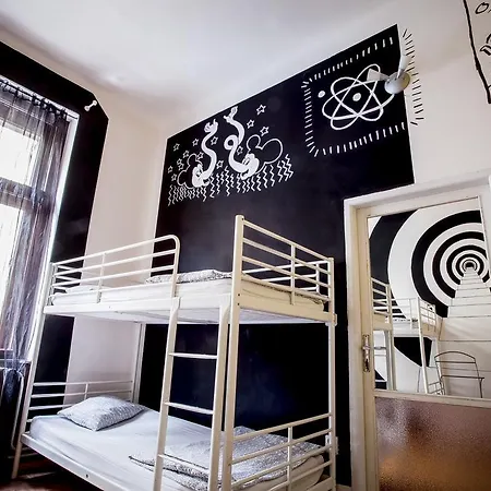 Albergue Art Hole *
