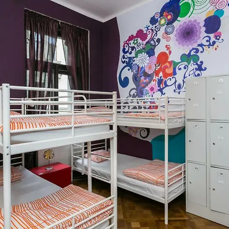 Art Hole Albergue *