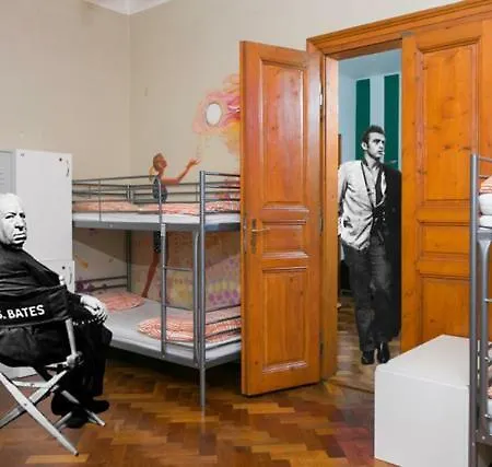 Albergue Art Hole
