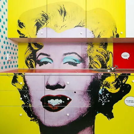 Albergue Art Hole