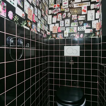 旅馆 Art Hole