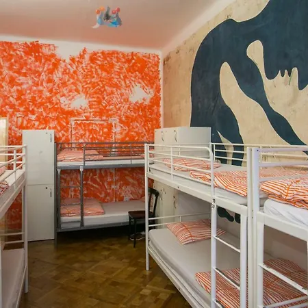 Albergue Art Hole